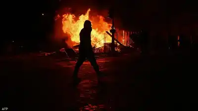 أعمال نهب وإضرام حرائق في 6