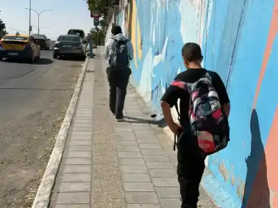 من أجل دراسة الطب.. لماذا يغامر