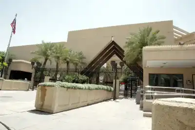 الخارجية الأميركية تطلب من موظفي سفارتها
