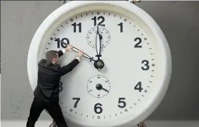 أوروبا تعيد عقارب الساعة إلى الوراء
