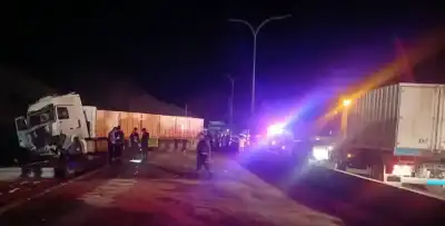 حادث تصادم بين مركبتي شحن عراقيتين