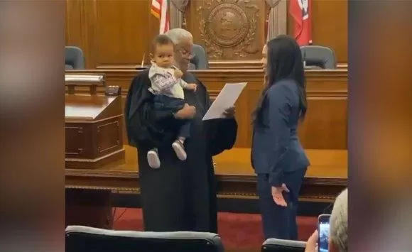 مدار الساعة,أخبار خفيفة ومنوعة,مواقع التواصل الاجتماعي