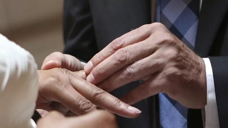 مدار الساعة,أخبار الأسرة,وزارة العدل,وسائل التواصل الاجتماعي
