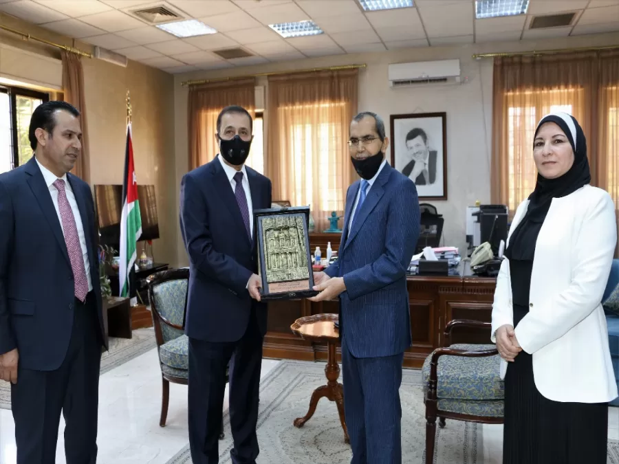 مدار الساعة,أخبار المجتمع الأردني,وزير التربية والتعليم