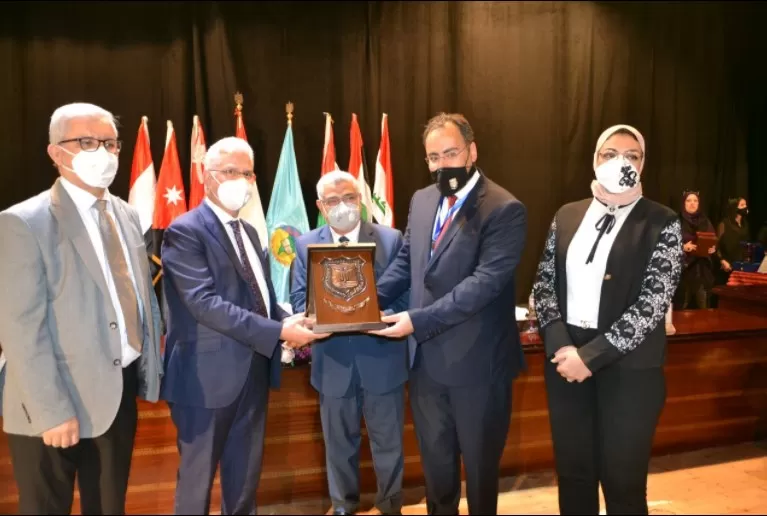مدار الساعة,أخبار الجامعات الأردنية,وزير التعليم العالي والبحث العلمي,جمهورية مصر العربية,سلطنة عمان