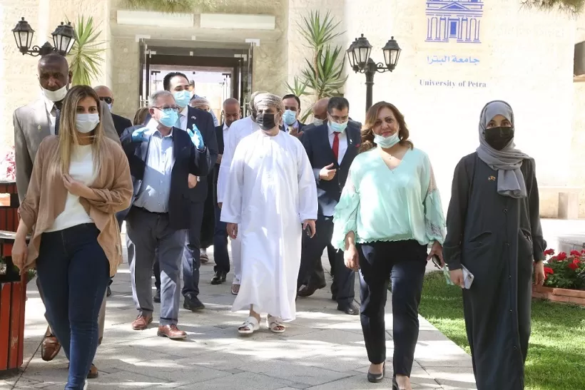 مدار الساعة,أخبار الجامعات الأردنية,جامعة البترا,سلطنة عمان