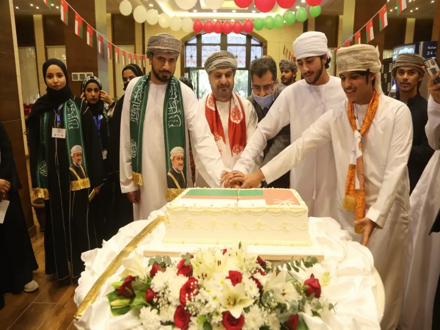 مدار الساعة,أخبار الجامعات الأردنية,جامعة البترا,سلطنة عمان