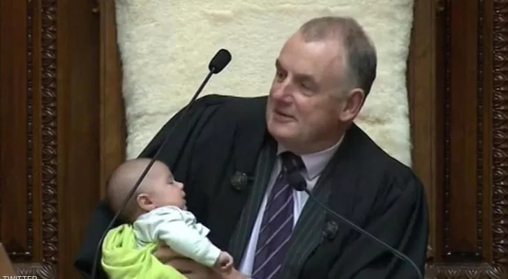 مدار الساعة,أخبار خفيفة ومنوعة,مجلس النواب,مواقع التواصل الاجتماعي